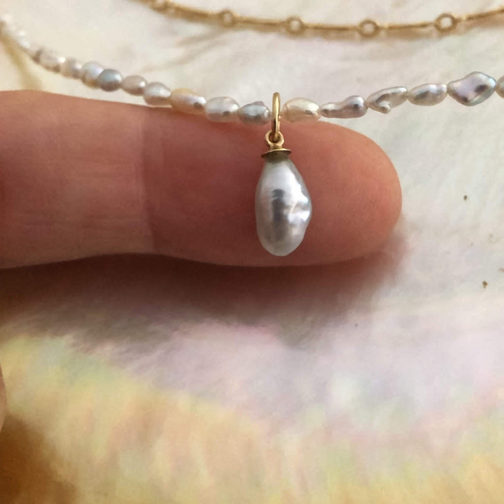 Iridescent Silver Pearl Pendant Necklace