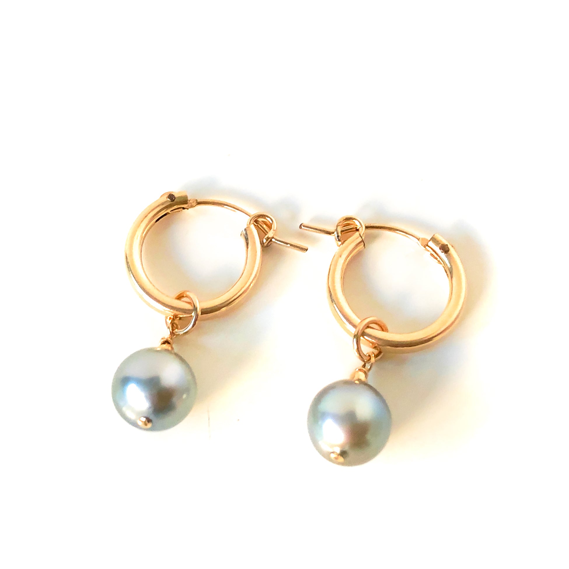 Light Silver Round Tahitian Pearl Small Hoop Earrings In Gold
