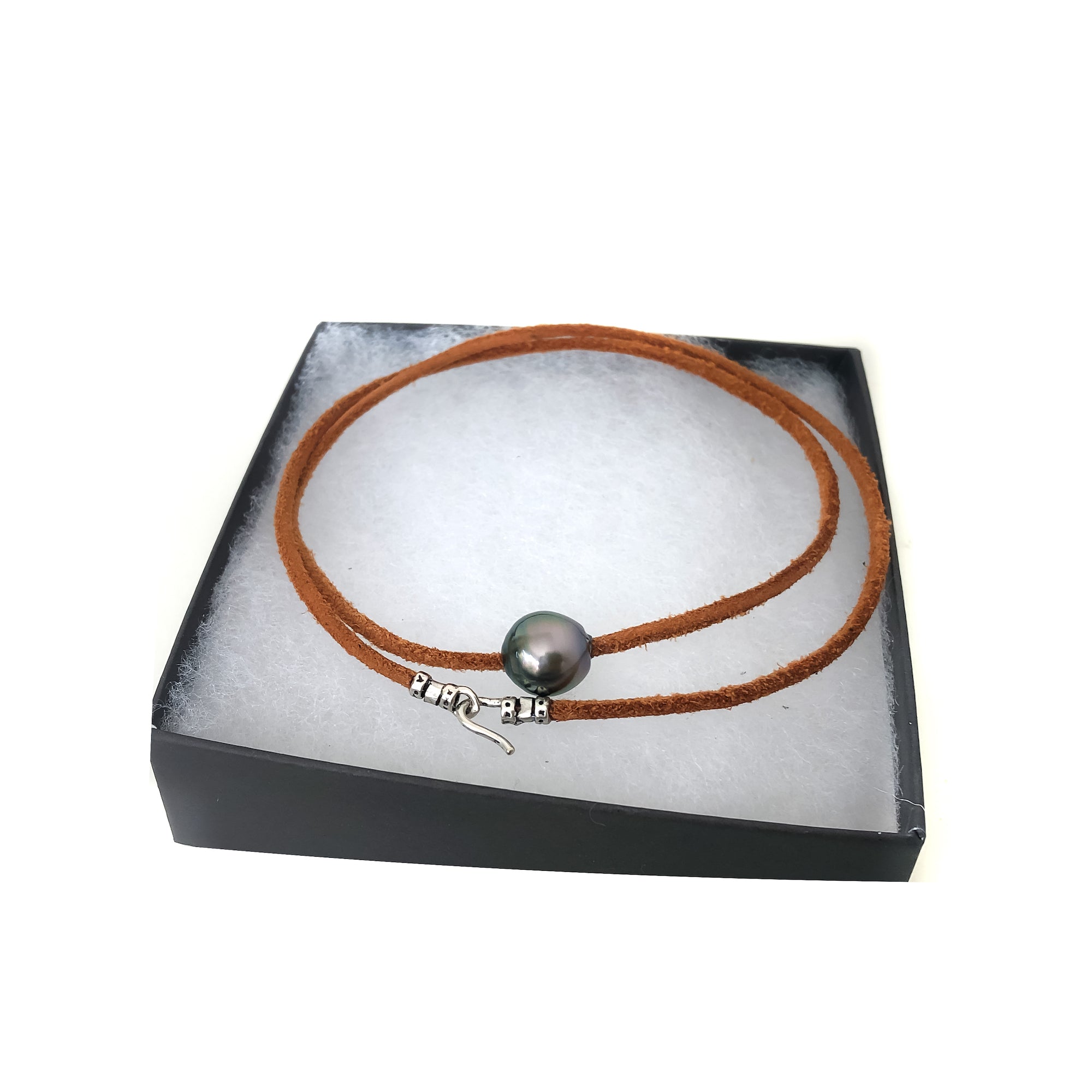 UNISEX TAHITIAN PEARL AND LEATHER NECKLACE